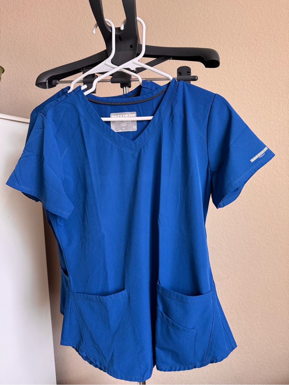 2 Medium Skechers Women's Royal Blue Scrub Top